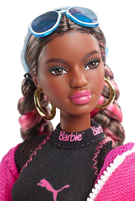 Barbie PUMA černoška - rok 2018 - mírně poškozený obal