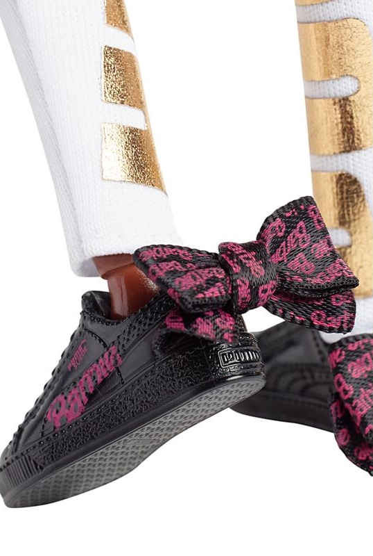 Barbie PUMA černoška - rok 2018 - mírně poškozený obal
