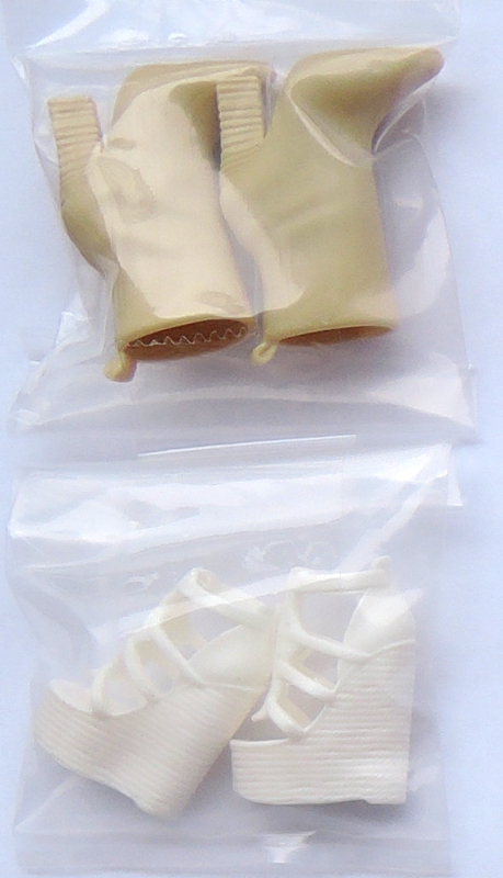Barbie doplňky - 10 párů bot + krabice na boty + sáček na boty