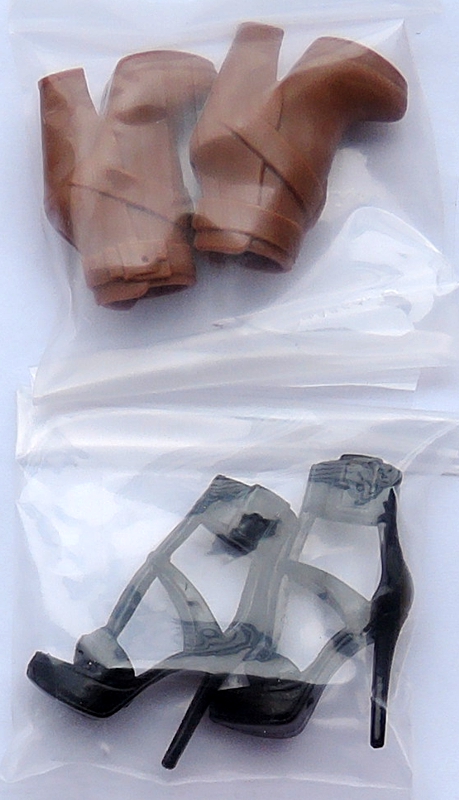 Barbie doplňky - 10 párů bot + krabice na boty + sáček na boty