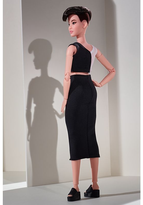 Barbie Looks (Petite, Brunette Pixie Cut) - rok 2021